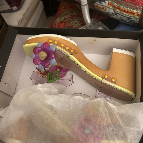 Sandal’s - Picture 4 of 5